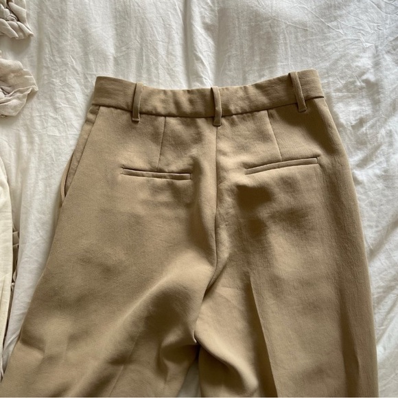 Aritizia Effortless Pant in light beige - Picture 4 of 4